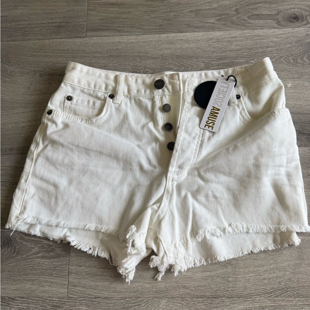 Muse White Button-Front Frayed Hem Denim Shorts